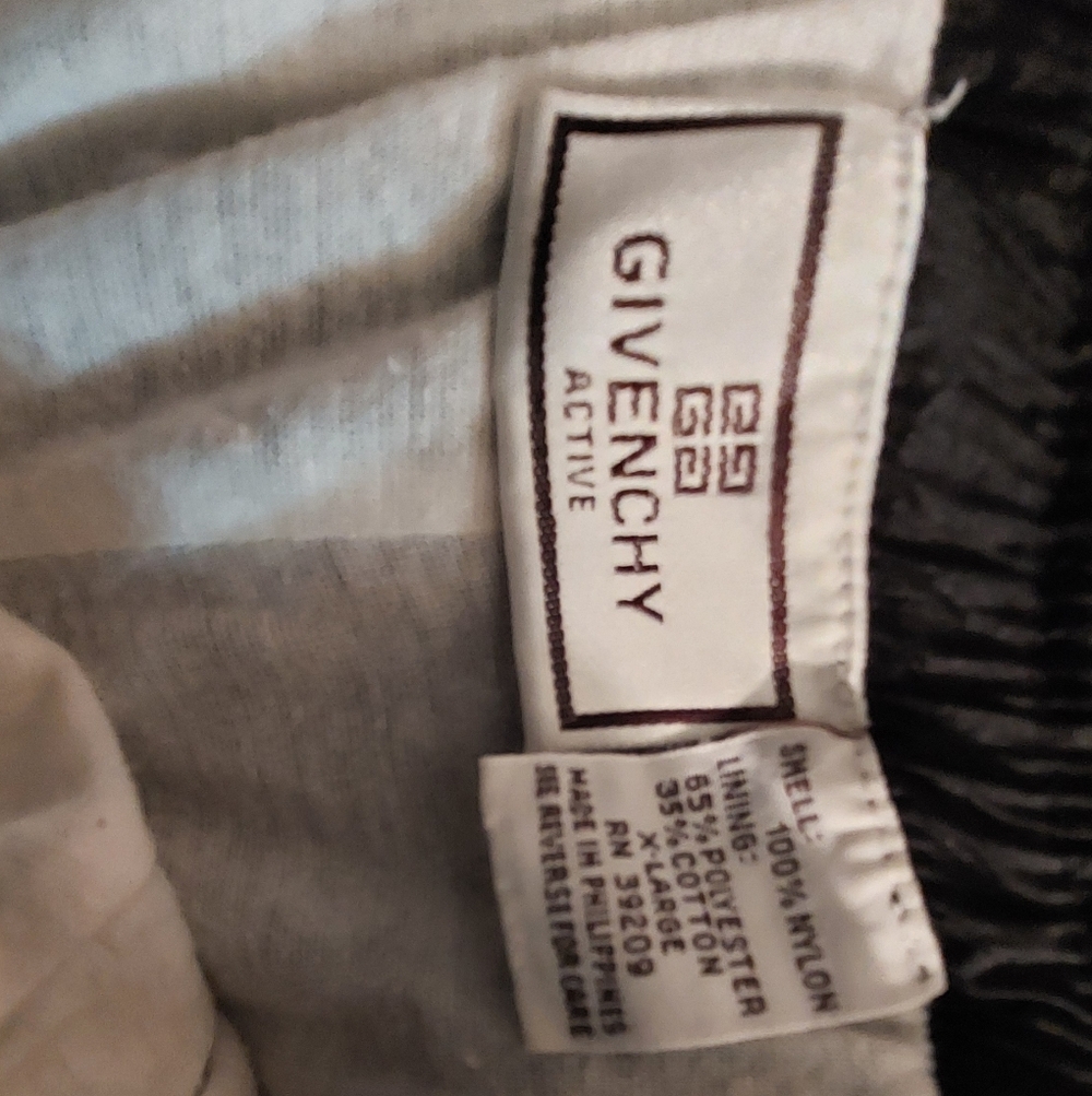 Givenchy Vintage Black and White Windbreakers With Neon Detail Size XL - Picture 11 of 11